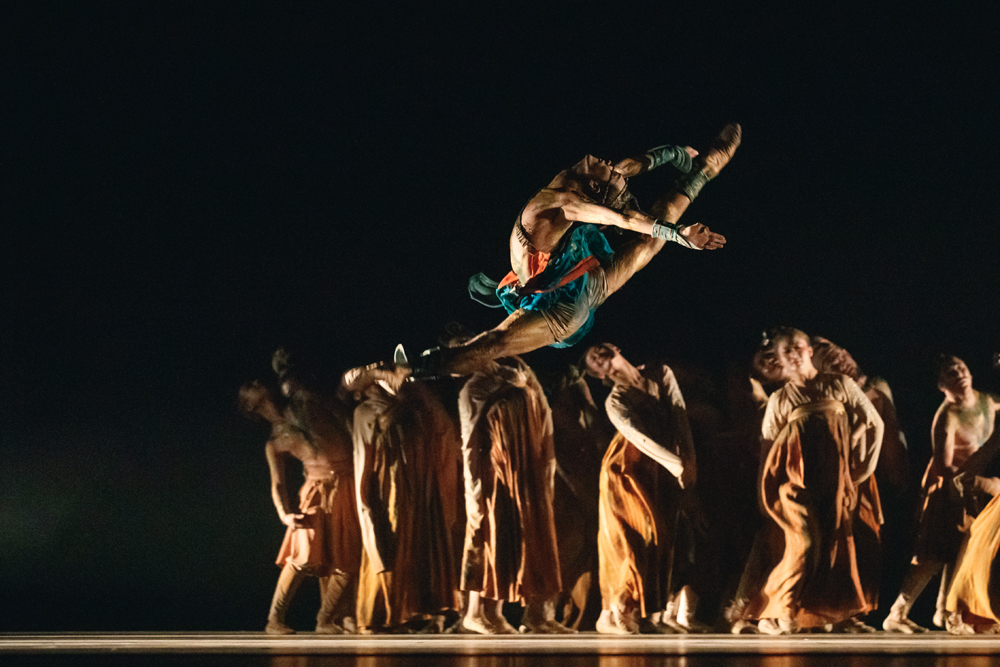tang figurines on stage: representing spirit of chinese culture through dance