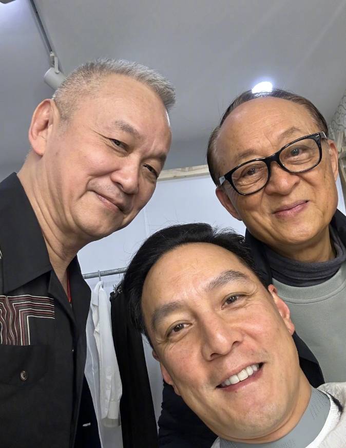 吴彦祖最新自拍合照曝光 网友：简直是新自<strong>免费的短视频app大全下载</strong>死亡角度